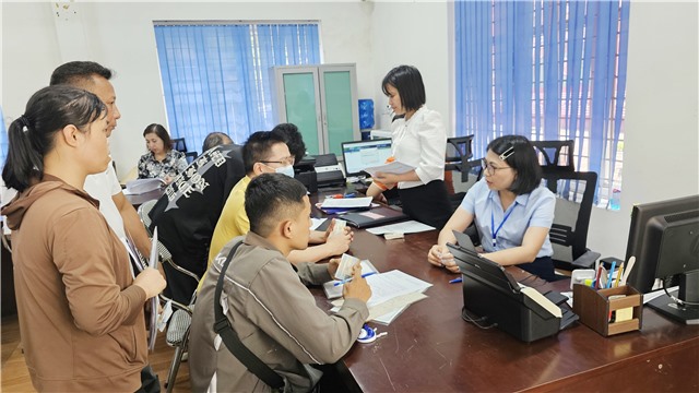 Trung tâm Phục vụ Hành chính công phường Uông Bí tiếp nhận trên 200 hồ sơ sau 3 ngày hoạt động