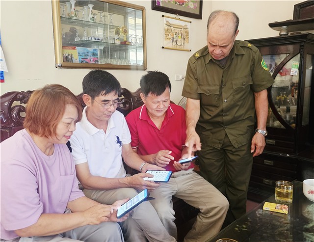 Khu Quang Trung 6 tích cực triển khai "Bình dân học vụ số" qua Zalo