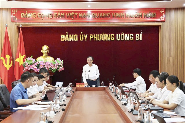 Thường trực Đảng ủy phường Uông Bí giao ban công tác tuần đầu tháng 7/2025