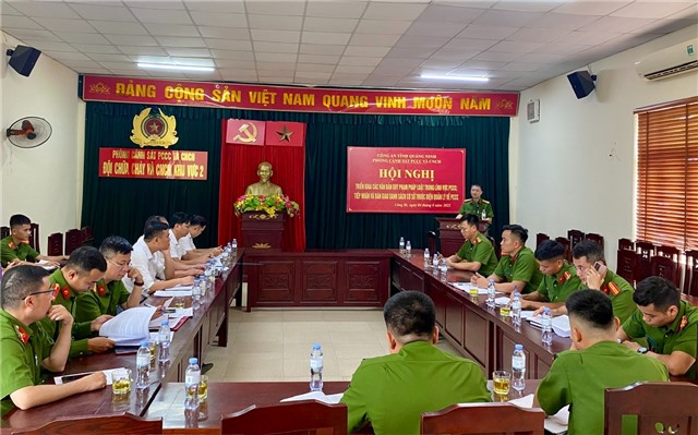 Tiếp nhận và bàn giao danh sách cơ sở thuộc diện quản lý về PCCC trên địa bàn phường Uông Bí, phường Vàng danh và phường Yên Tử