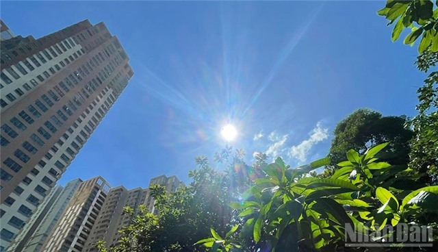 Thời tiết ngày 13/8: Nắng nóng tiếp diễn ở Bắc Bộ, chiều tối và đêm có mưa rào