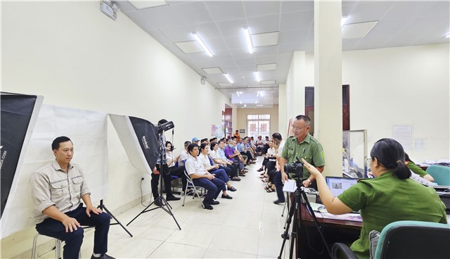 Đảm bảo tiến độ đổi thẻ Đảng viên