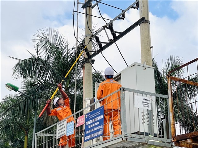 Phường Uông Bí nỗ lực triển khai các biện pháp đảm bảo an toàn lưới điện