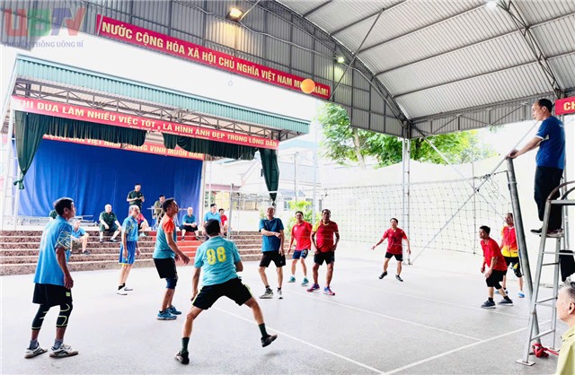 Hội Cựu chiến binh phường Uông Bí tổ chức giao lưu bóng chuyền hơi
