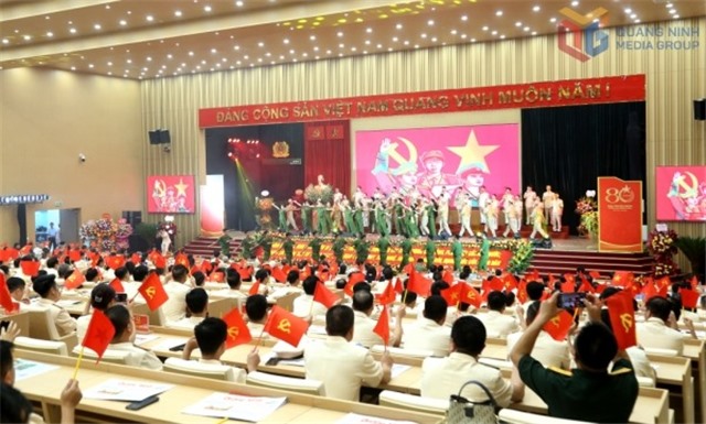 Gặp mặt kỷ niệm 80 năm Ngày truyền thống Công an nhân dân