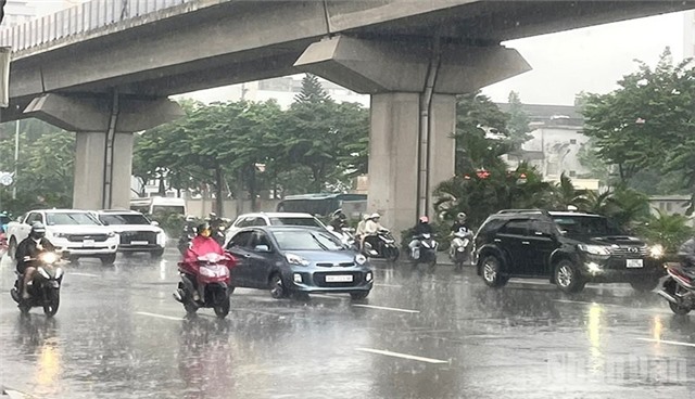 Thời tiết ngày 19/8: Bắc Bộ, Nam Bộ có mưa rào và dông, cục bộ có nơi mưa rất to