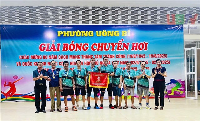 Bế mạc Giải Bóng chuyền hơi phường Uông Bí