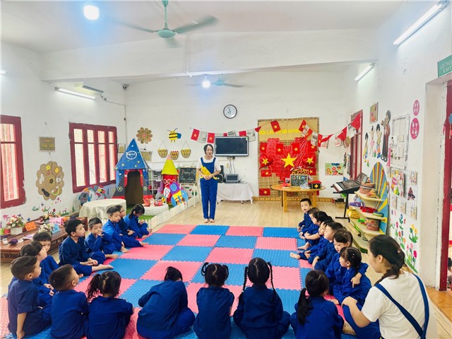 Trường Mầm non Hoa Lan tổ chức chuyên đề cấp hệ thống “80 năm – Tự hào Việt Nam”