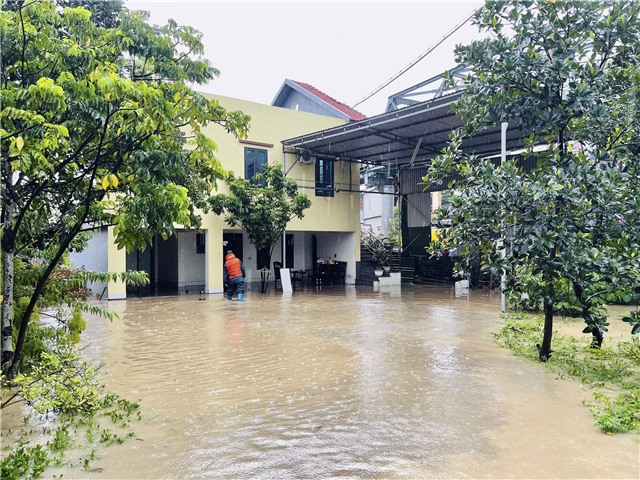 Phường Uông Bí hoãn các cuộc họp để chỉ đạo ứng phó với mưa lớn gây ngập lụt