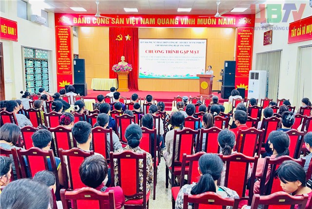 Quỹ Khuyến khích phụ nữ phát triển và Tổ chức Tài chính vi mô M7 chi nhánh Uông Bí gặp mặt tặng quà tri ân khách hàng thân thiết và con em khách hàng có hoàn cảnh khó khăn