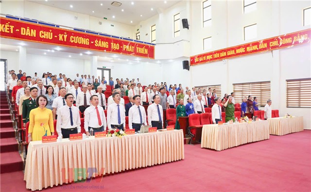 Đảng bộ phường Uông Bí trao tặng Huy hiệu Đảng đợt 02/9