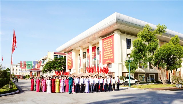 Phường Uông Bí thực hiện nghi thức chào cờ đầu tuần