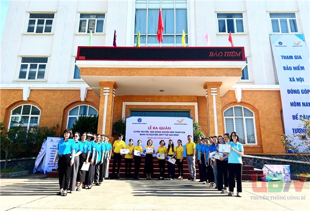 Uông Bí đẩy mạnh tuyên truyền, thu về hơn 230 triệu đồng trong lễ ra quân về BHXH, BHYT