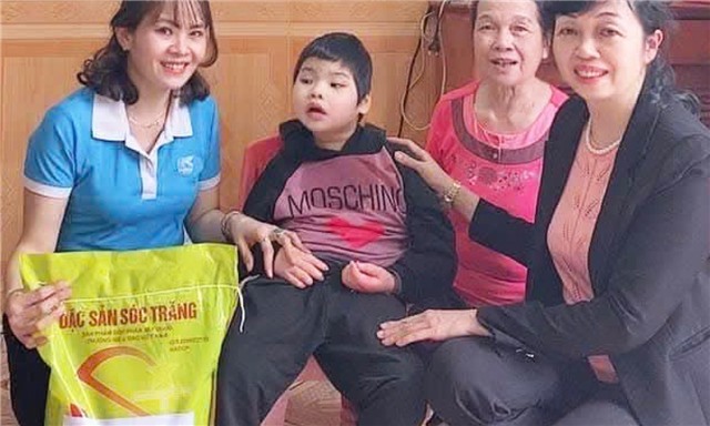 Nữ trưởng ban công tác mặt trận nhiệt huyết