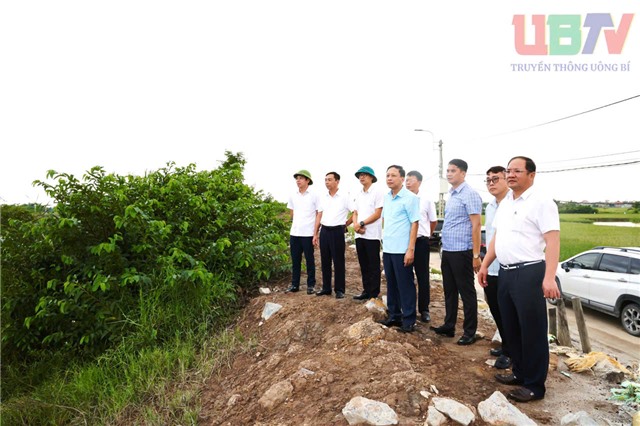 Lãnh đạo phường Uông Bí kiểm tra các điểm xung yếu, sẵn sàng ứng phó siêu bão Ragasa