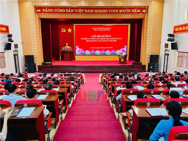 Khai giảng Lớp bồi dưỡng nghiệp vụ công tác kiểm tra giám sát và thi hành kỷ luật Đảng năm 2025