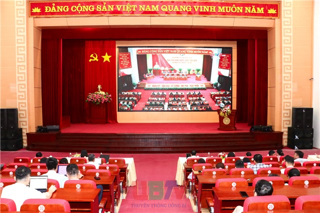 Phường Uông Bí theo dõi truyền hình trực tiếp phiên Khai mạc Đại hội đại biểu Đảng bộ tỉnh Quảng Ninh lần thứ XVI, nhiệm kỳ 2025-2030