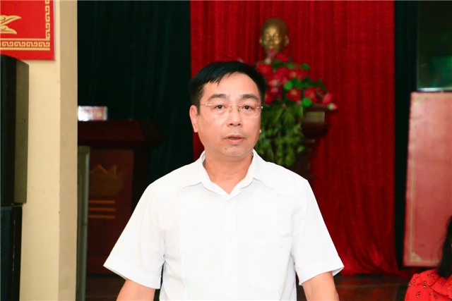 Phó Bí thư Thường trực Đảng uỷ phường Đào Ngọc Sơn dự sinh hoạt chi bộ khu Quang Trung 10