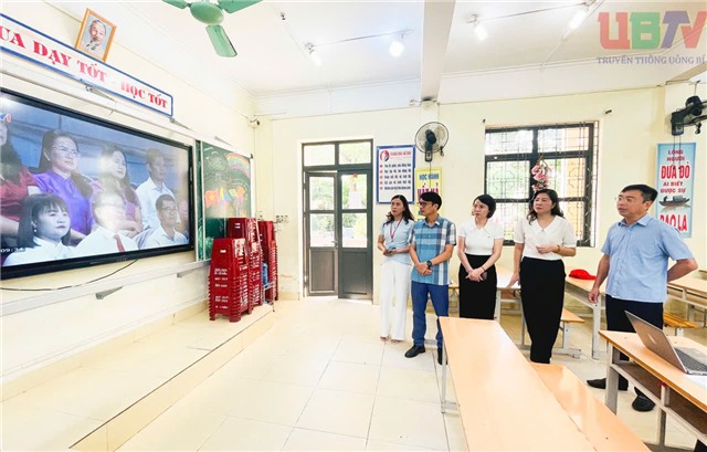 Đồng chí Phó Bí thư Thường trực Đảng ủy phường Uông Bí Đào Ngọc Sơn thăm, động viên các cơ sở giáo dục trước thềm năm học mới