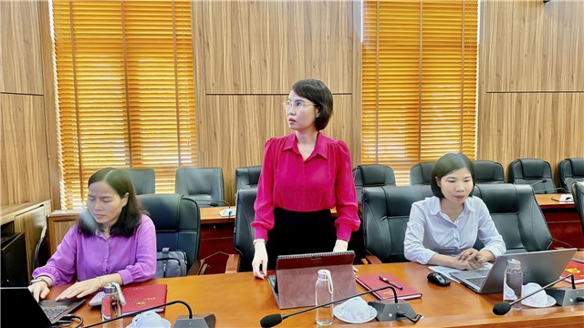 Chi bộ Ban Xây dựng Đảng Đảng ủy phường sinh hoạt chuyên đề "Đảng viên tiên phong học tập kỹ năng số"