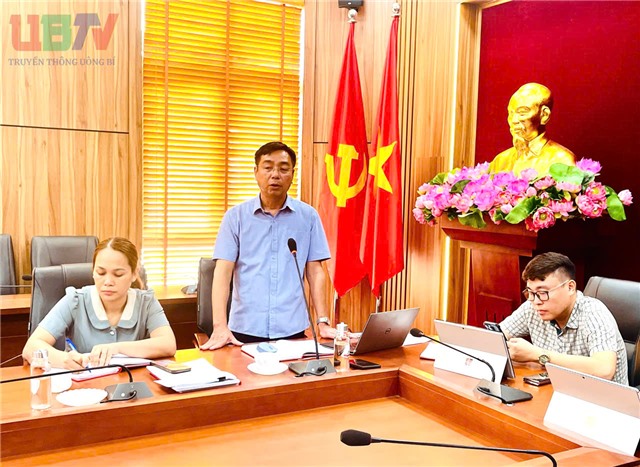 Chi bộ Văn phòng Đảng ủy phường sinh hoạt chuyên đề "Đảng viên tiên phong học tập kỹ năng số"