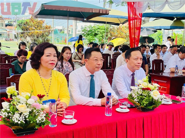 Lãnh đạo Tỉnh và phường Uông Bí dự, chúc mừng khai giảng năm học mới 2025-2026 tại Trung tâm GDNN và GDTX Uông Bí