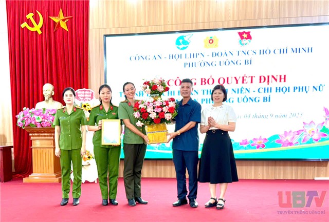 Công bố Quyết định thành lập Chi đoàn thanh niên, Chi hội phụ nữ Công an phường Uông Bí