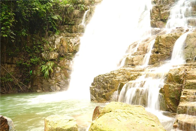 Lựng Xanh bản tình ca của thiên nhiên, đá và nước