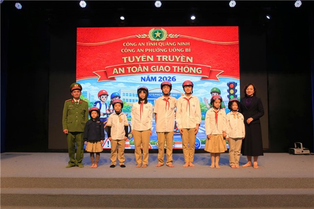 Công an phường Uông Bí đẩy mạnh xây dựng văn hóa giao thông cho học sinh dịp đầu năm mới 2026