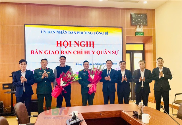 Hội nghị bàn giao chức vụ Chỉ huy trưởng Ban Chỉ huy Quân sự phường Uông Bí