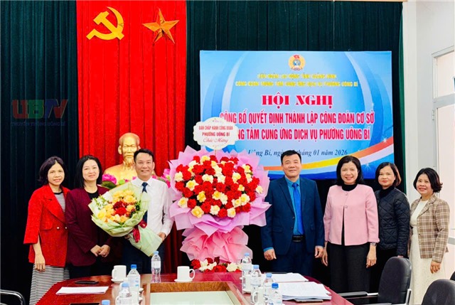 CÔNG BỐ QUYẾT ĐỊNH THÀNH LẬP CÔNG ĐOÀN TRUNG TÂM CUNG ỨNG DỊCH VỤ PHƯỜNG UÔNG BÍ