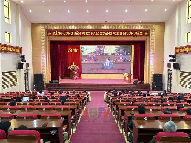 Phường Uông Bí theo dõi truyền hình trực tiếp khai mạc trọng thể Đại hội đại biểu toàn quốc lần thứ XIV