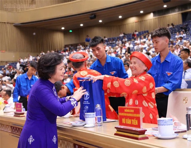 Phó Thủ tướng: Người cao tuổi là nguồn lực quan trọng cho phát triển đất nước