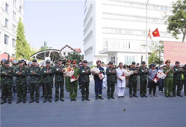 Diễn tập thực binh xử trí tình huống giải tán tập trung đông người khiếu kiện gây rối an ninh, trật tự năm 2026