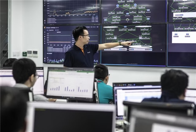 Hạ tầng số trước áp lực kép trong mùa cao điểm 2026