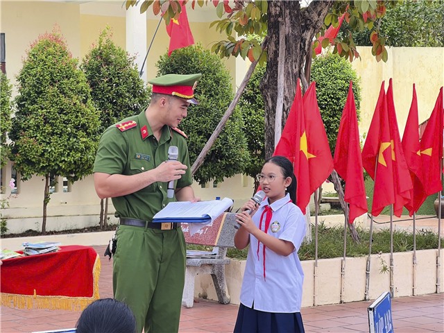 Trường Tiểu học Thanh Sơn trang bị kỹ năng PCCC và an toàn giao thông cho học sinh
