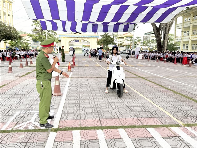 UÔNG BÍ: TRANG BỊ KỸ NĂNG LÁI XE AN TOÀN  CHO HỌC SINH THPT