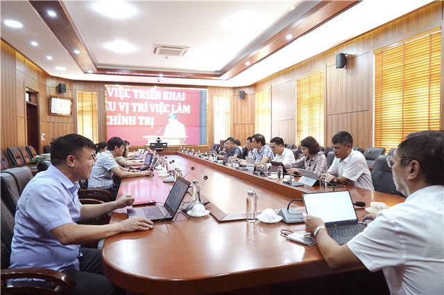 UBND phường Uông Bí tham dự cuộc họp trực tuyến của Ban Tổ chức Trung Ương về quán triệt triển khai thực hiện nhiệm vụ xây dựng cơ sở dữ liệu vị trí việc làm năm 2027-2030 