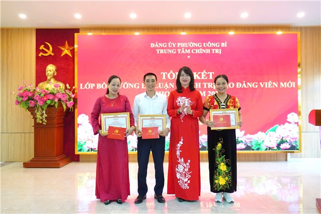 TRUNG TÂM CHÍNH TRỊ PHƯỜNG UÔNG BÍ TỔ CHỨC TỔNG KẾT LỚP BỒI DƯỠNG CHÍNH TRỊ KHÓA V NĂM 2026