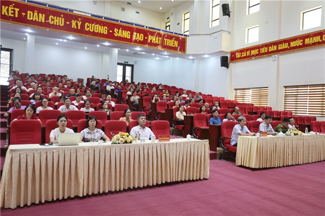 Cử tri phường Uông Bí tham dự Hội nghị tiếp xúc cử tri trước Kỳ họp thứ 2, Quốc hội khóa XVI