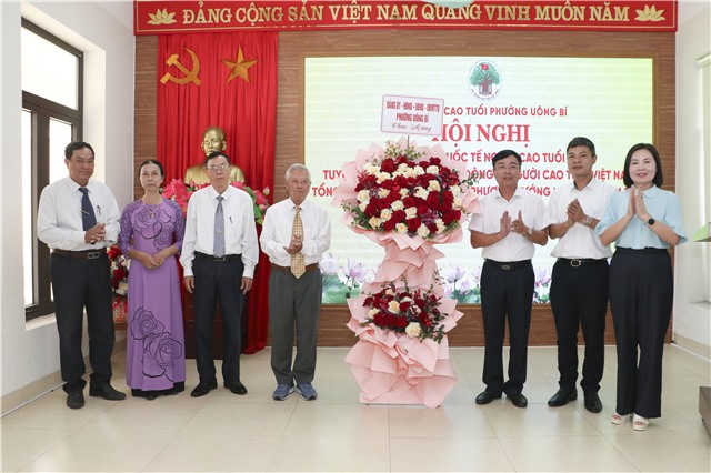 Hội Người cao tuổi phường Uông Bí kỷ niệm Ngày Quốc tế Người cao tuổi