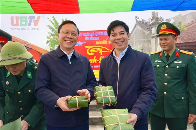 Chương trình “Tết thắm tình quân dân” năm 2026 tại phường Uông Bí