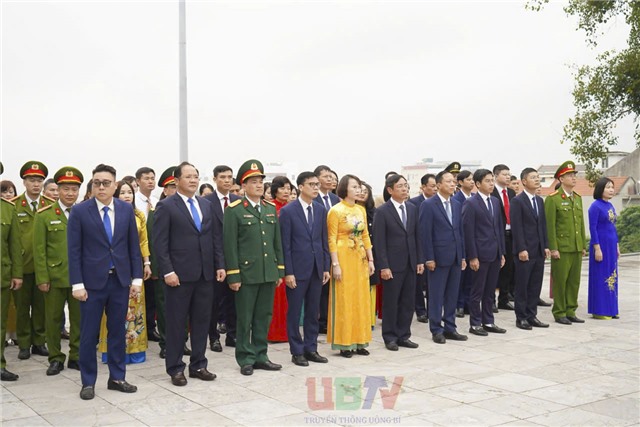 Lãnh đạo phường viếng anh hùng liệt sỹ, dâng hương tại Di tích Lưu niệm sự kiện Bác Hồ về thăm Uông Bí nhân dịp Tết Nguyên đán Bính Ngọ