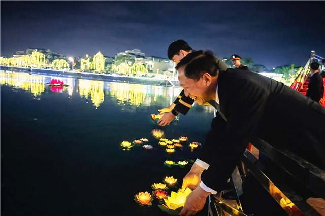 Đêm hoa đăng rực sáng đón xuân – gửi ngàn ước nguyện an lành