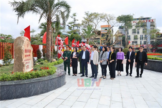 Đoàn công tác số 8 của tỉnh kiểm tra công tác chuẩn bị Tết tại phường Uông Bí