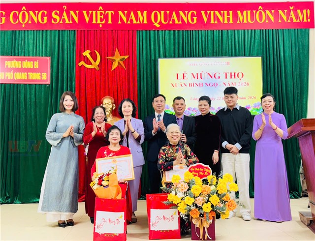 Lãnh đạo phường Uông Bí dự lễ chúc thọ người cao tuổi khu Quang Trung 5B