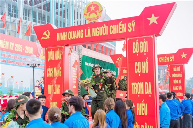 BẢO VỆ TỔ QUỐC VIỆT NAM XÃ HỘI CHỦ NGHĨA LÀ NHIỆM VỤ THIÊNG LIÊNG VÀ CAO QUÝ CỦA MỖI CÔNG DÂN: Thanh niên Uông Bí sẵn sàng lên đường bảo vệ Tổ quốc