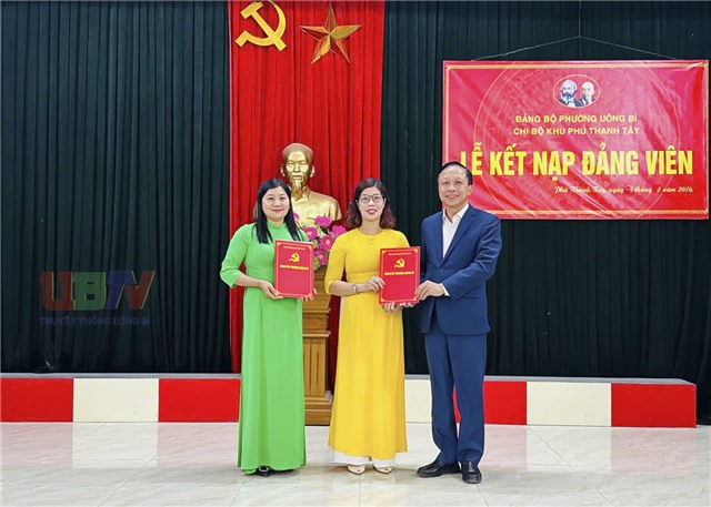 Đồng chí Bí thư Đảng ủy phường Uông Bí Nguyễn Chiến Thắng dự sinh hoạt Chi bộ khu Phú Thanh Tây