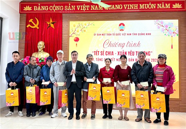 MTTQ tỉnh trao 50 suất quà Tết, sẻ chia yêu thương với các hộ gia đình khó khăn tại phường Uông Bí