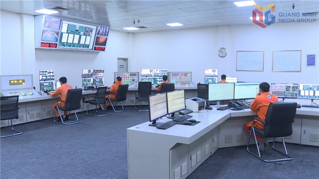 Khí thế sản xuất sôi động tại các nhà máy, phân xưởng